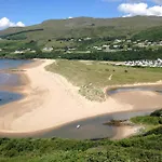 An Uaimh , Superb 6 Bedroom House. Killybegs