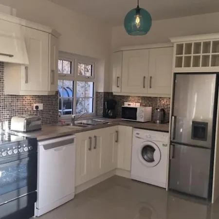 An Uaimh , Superb 6 Bedroom House. Сasa de vacaciones