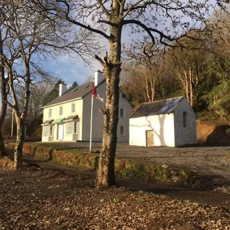 Дом отдыха An Uaimh , Superb 6 Bedroom House. *