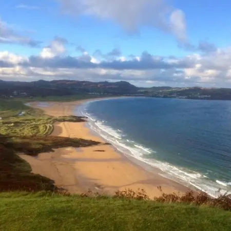 An Uaimh , Superb 6 Bedroom House. Hébergement de vacances Killybegs