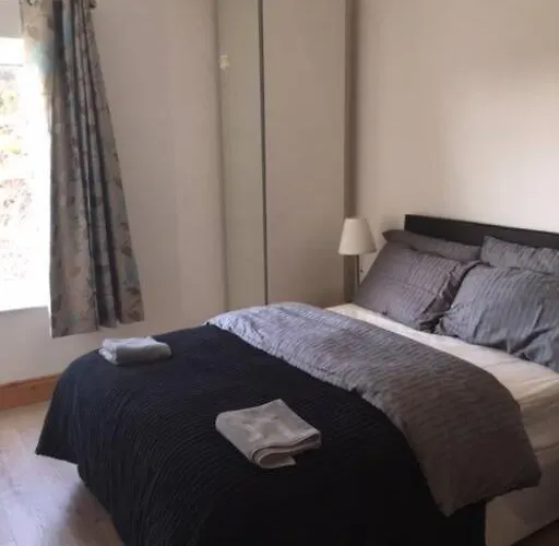 An Uaimh , Superb 6 Bedroom House. Killybegs