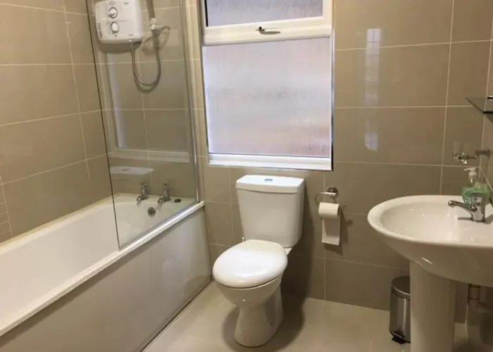 Дом отдыха An Uaimh , Superb 6 Bedroom House. *