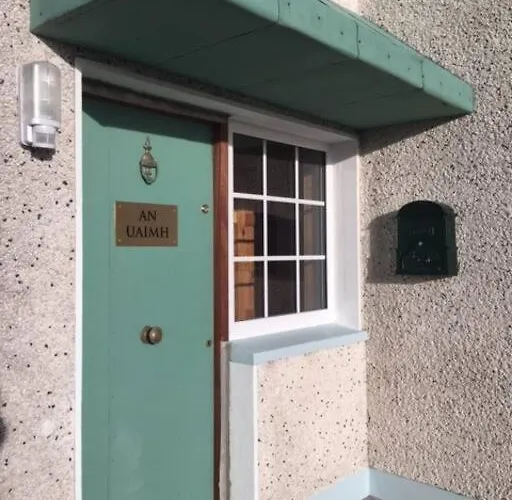 Dom wakacyjny An Uaimh , Superb 6 Bedroom House. Killybegs