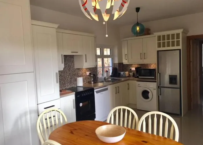 Dom wakacyjny An Uaimh , Superb 6 Bedroom House. Killybegs